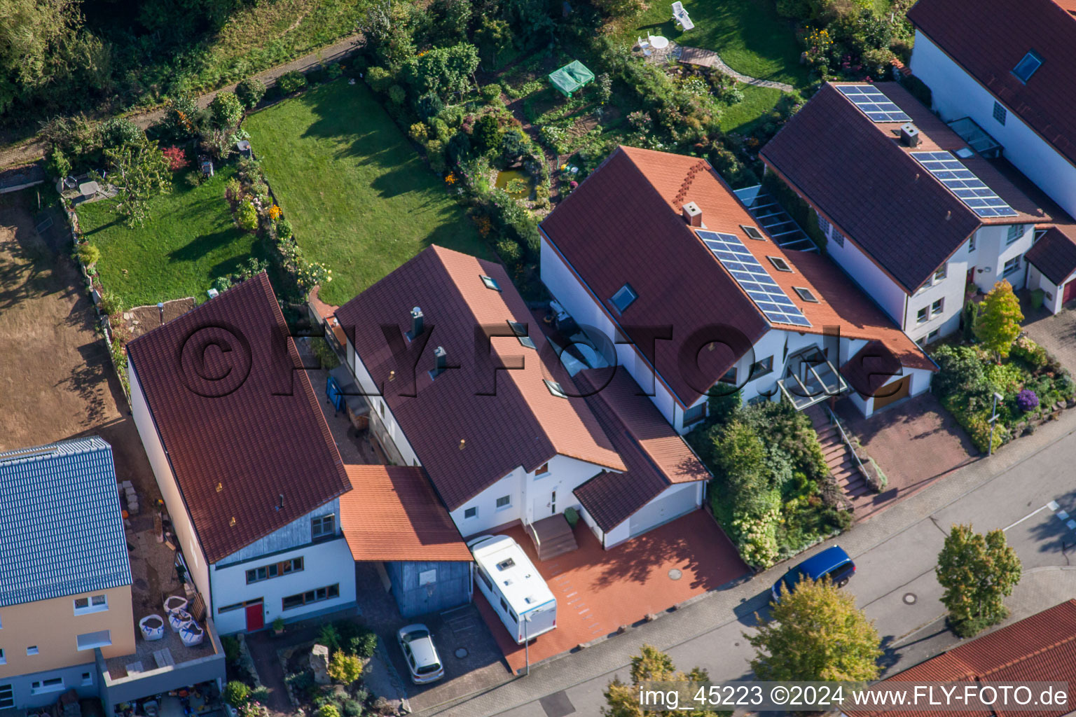 Rue Mozart à le quartier Langensteinbach in Karlsbad dans le département Bade-Wurtemberg, Allemagne d'en haut