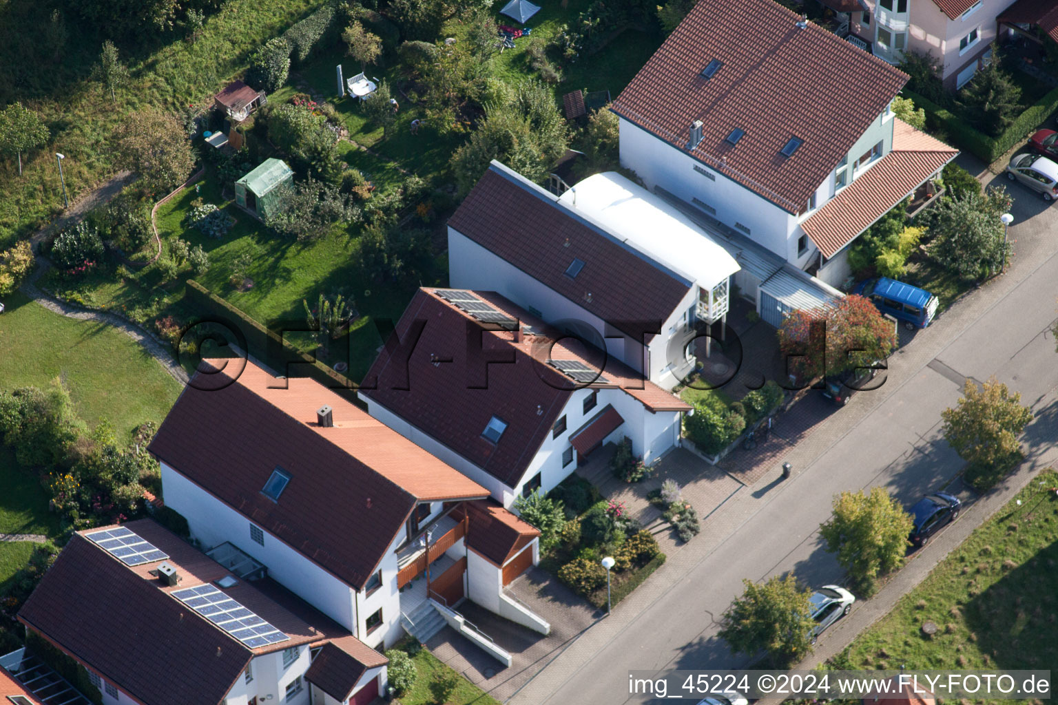 Rue Mozart à le quartier Langensteinbach in Karlsbad dans le département Bade-Wurtemberg, Allemagne vue d'en haut