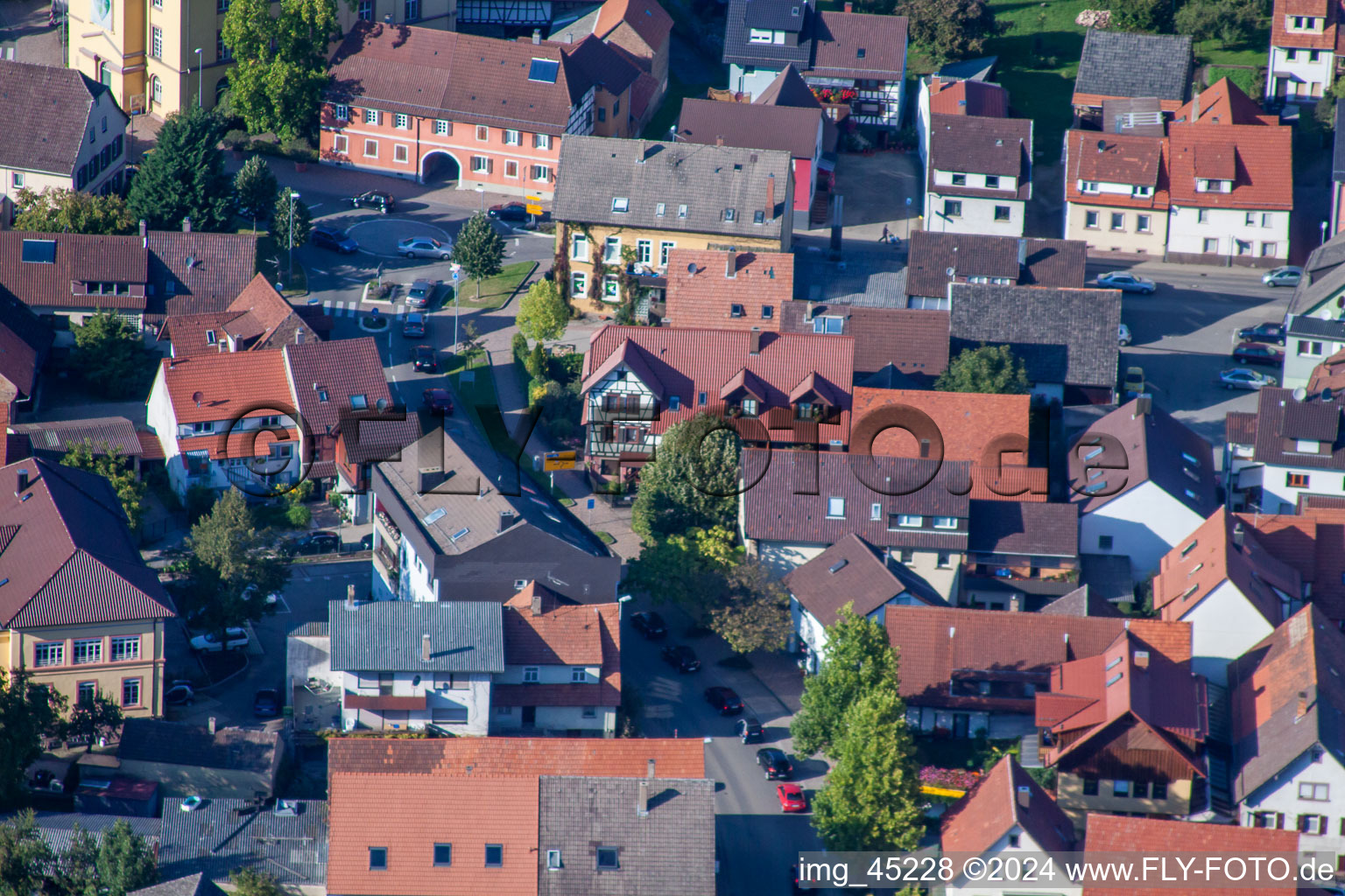 Rue Haupt à le quartier Langensteinbach in Karlsbad dans le département Bade-Wurtemberg, Allemagne hors des airs