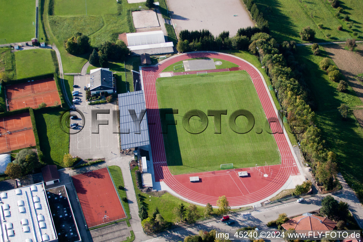 Photographie aérienne de Terrains de sport SV-Langensteinbach à le quartier Langensteinbach in Karlsbad dans le département Bade-Wurtemberg, Allemagne