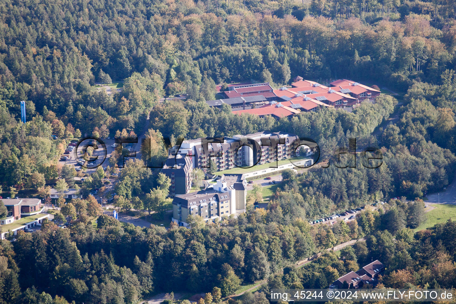 Vue aérienne de Dortoir rouge à le quartier Langensteinbach in Karlsbad dans le département Bade-Wurtemberg, Allemagne