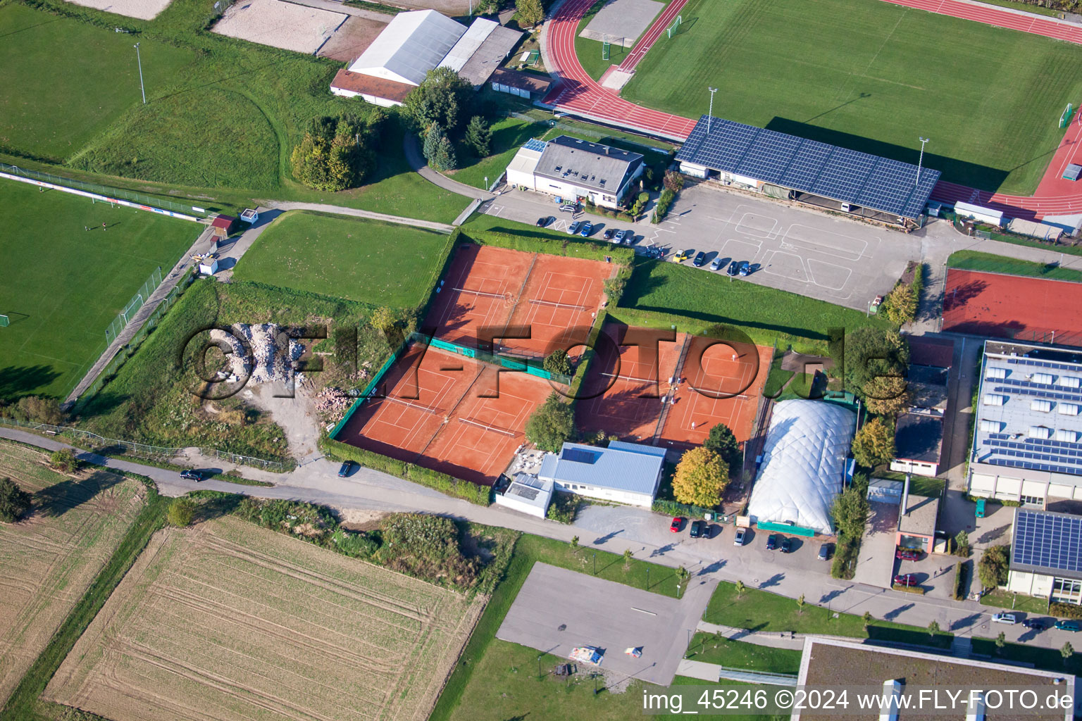 Photographie aérienne de Terrains de sport de SV-1899 eV Langensteinbach à le quartier Langensteinbach in Karlsbad dans le département Bade-Wurtemberg, Allemagne