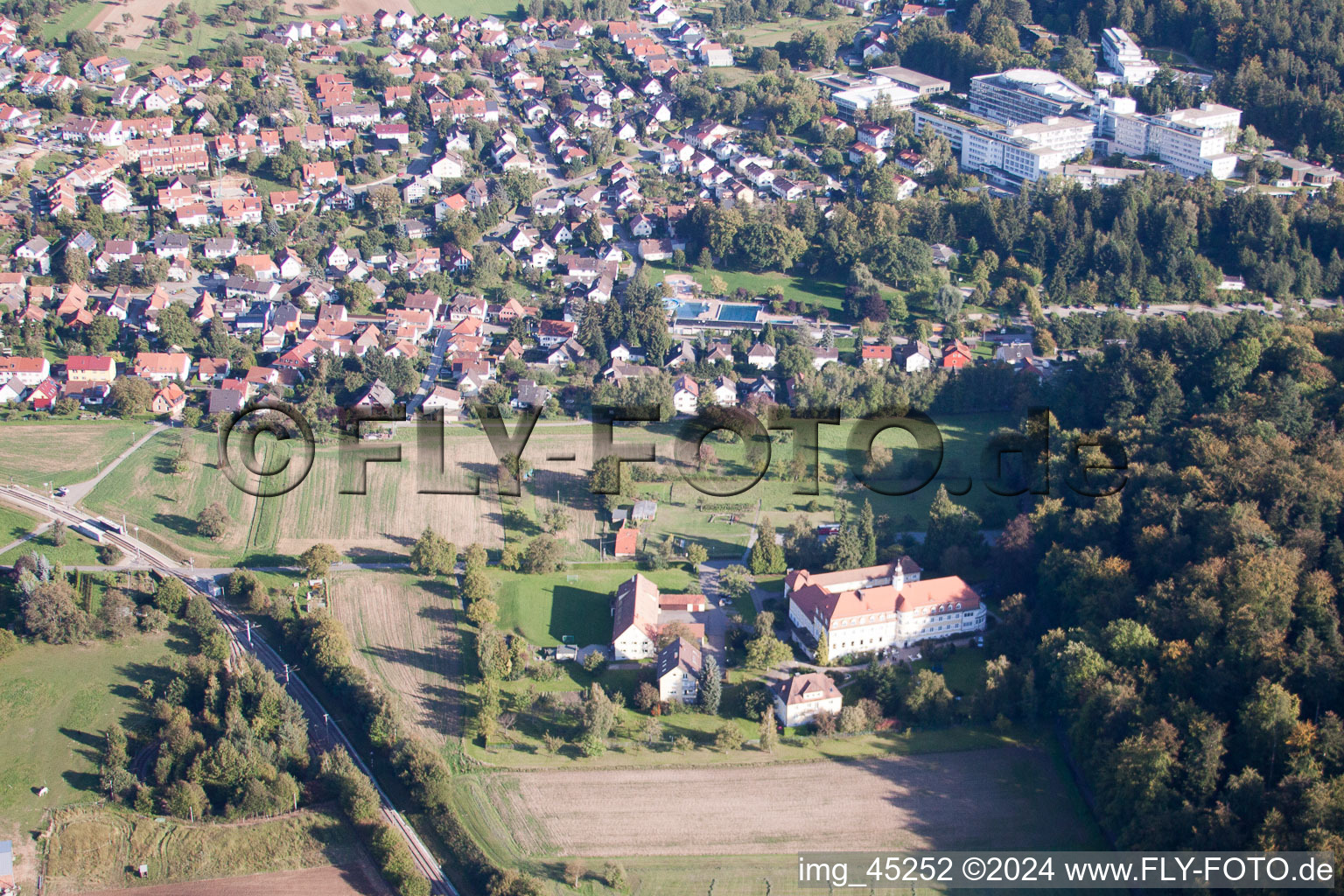 Vue d'oiseau de Quartier Langensteinbach in Karlsbad dans le département Bade-Wurtemberg, Allemagne