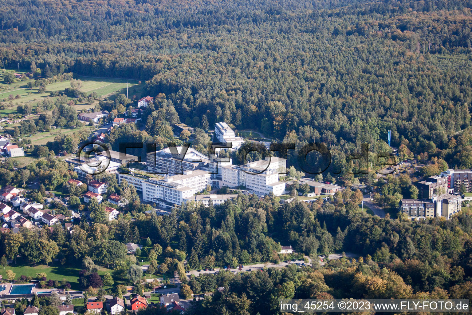 Photographie aérienne de Clinique SRH Karlsbad-Langensteinbach à le quartier Langensteinbach in Karlsbad dans le département Bade-Wurtemberg, Allemagne