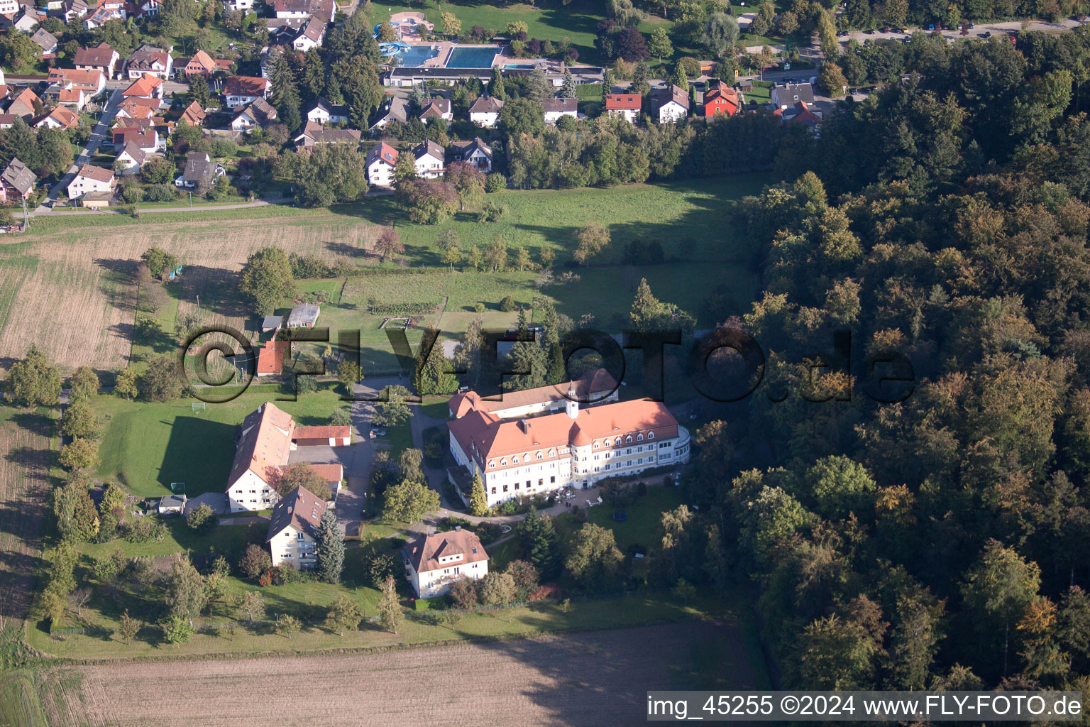 Vue oblique de Accueil biblique à le quartier Langensteinbach in Karlsbad dans le département Bade-Wurtemberg, Allemagne