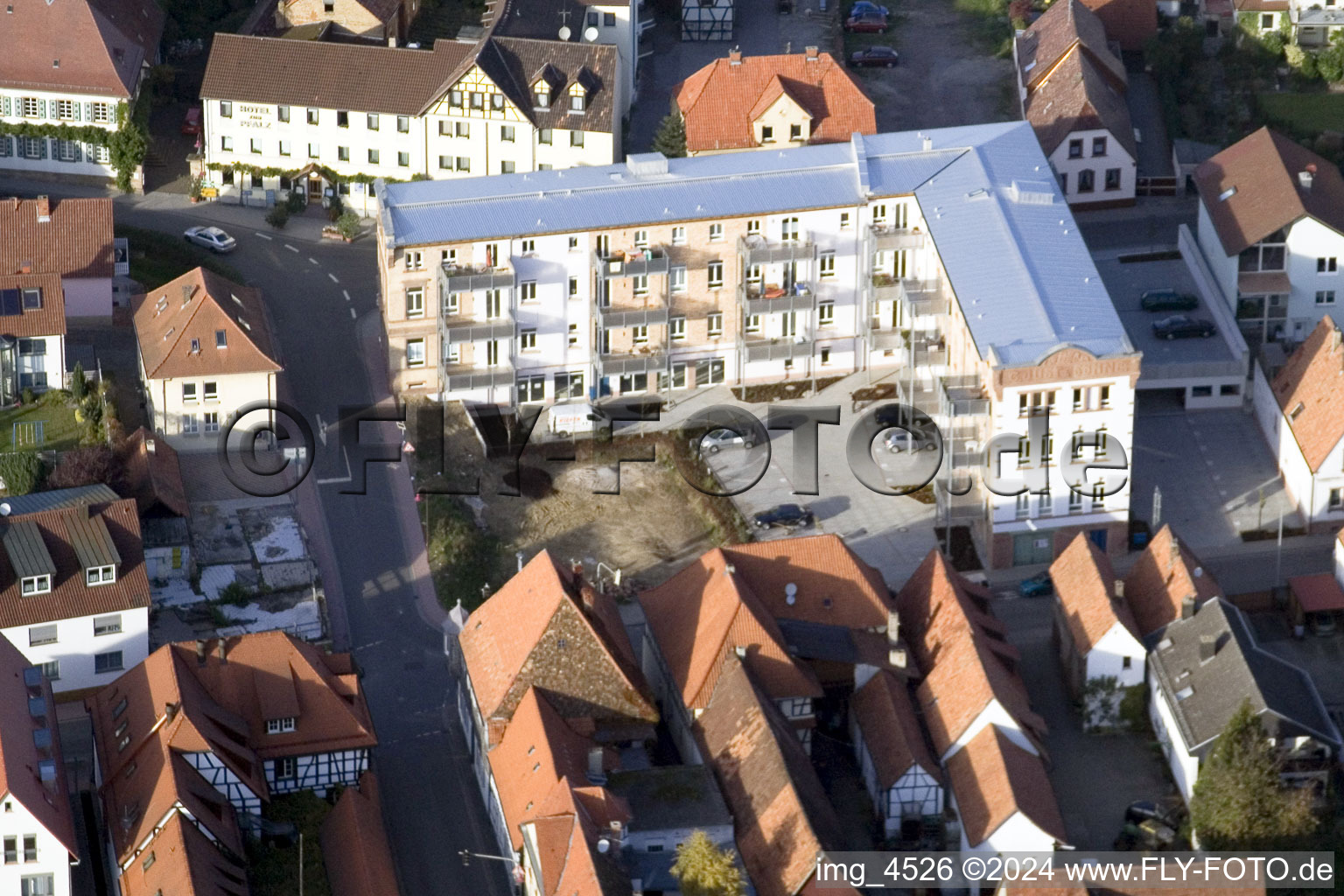 Vue aérienne de Rhein-/Marktstr à Kandel dans le département Rhénanie-Palatinat, Allemagne