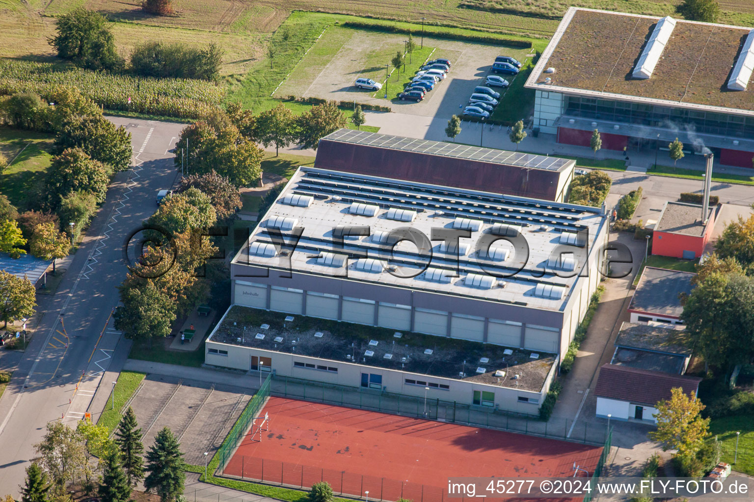 Image drone de Terrains de sport de SV-1899 eV Langensteinbach à le quartier Langensteinbach in Karlsbad dans le département Bade-Wurtemberg, Allemagne