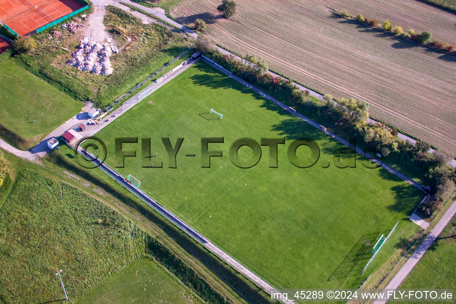 Vue oblique de Terrains de sport de SV-1899 eV Langensteinbach à le quartier Langensteinbach in Karlsbad dans le département Bade-Wurtemberg, Allemagne