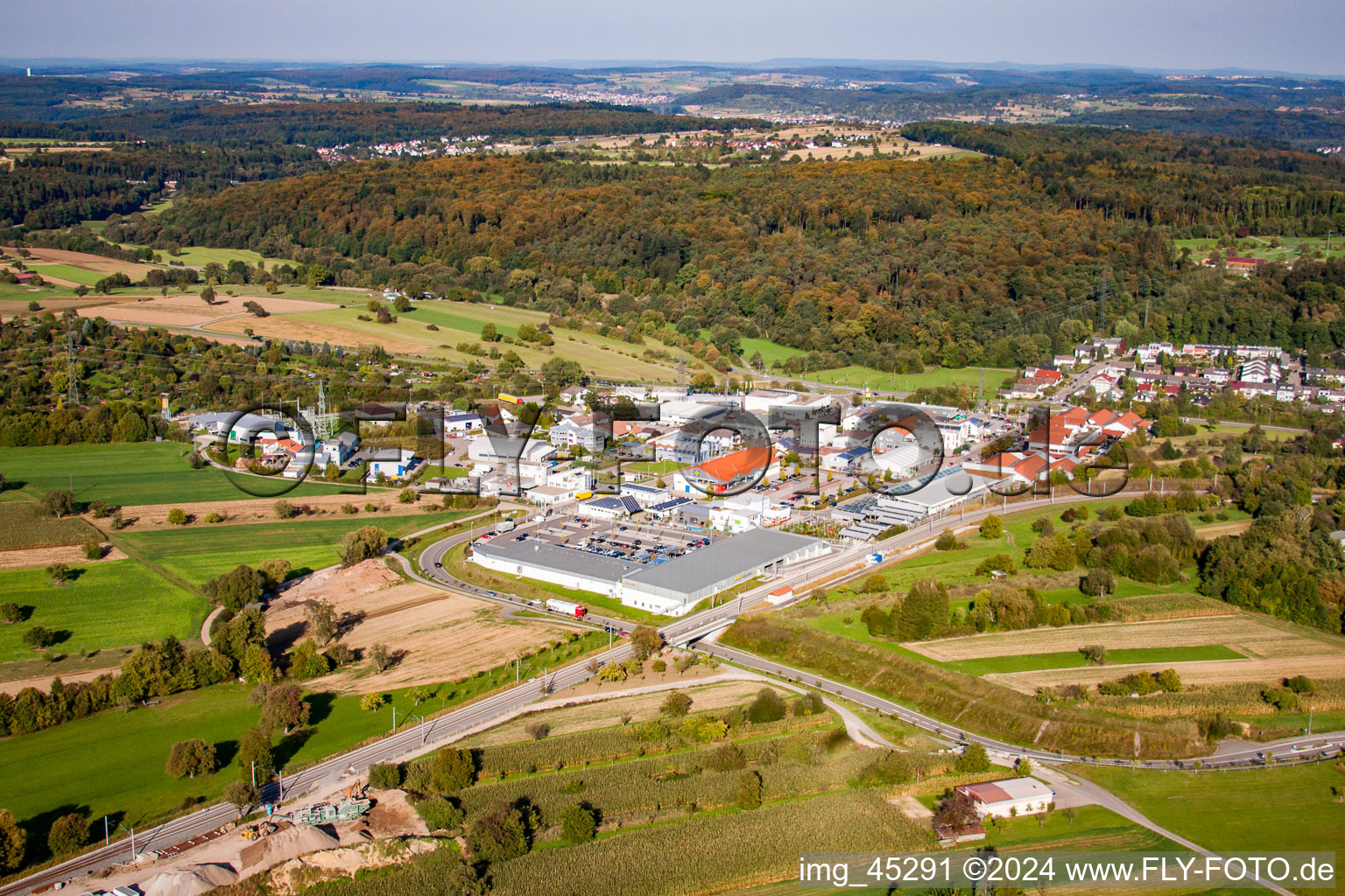 Vue aérienne de Piston Edeka à le quartier Langensteinbach in Karlsbad dans le département Bade-Wurtemberg, Allemagne