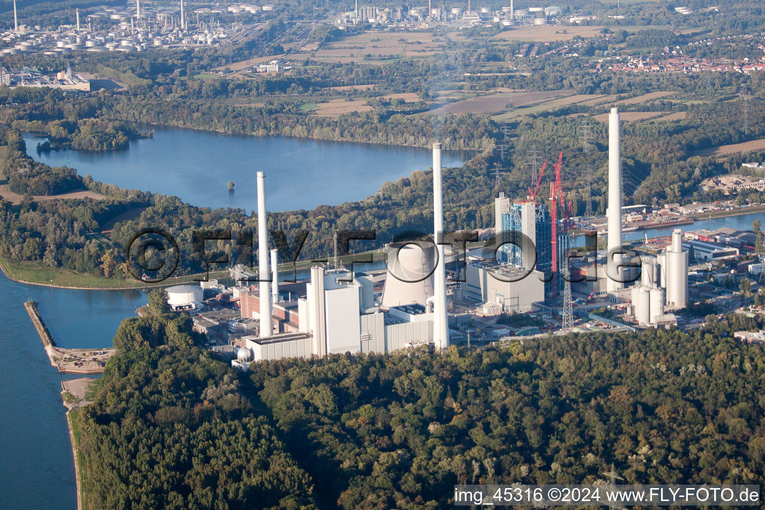 Vue aérienne de ENBW à le quartier Rheinhafen in Karlsruhe dans le département Bade-Wurtemberg, Allemagne