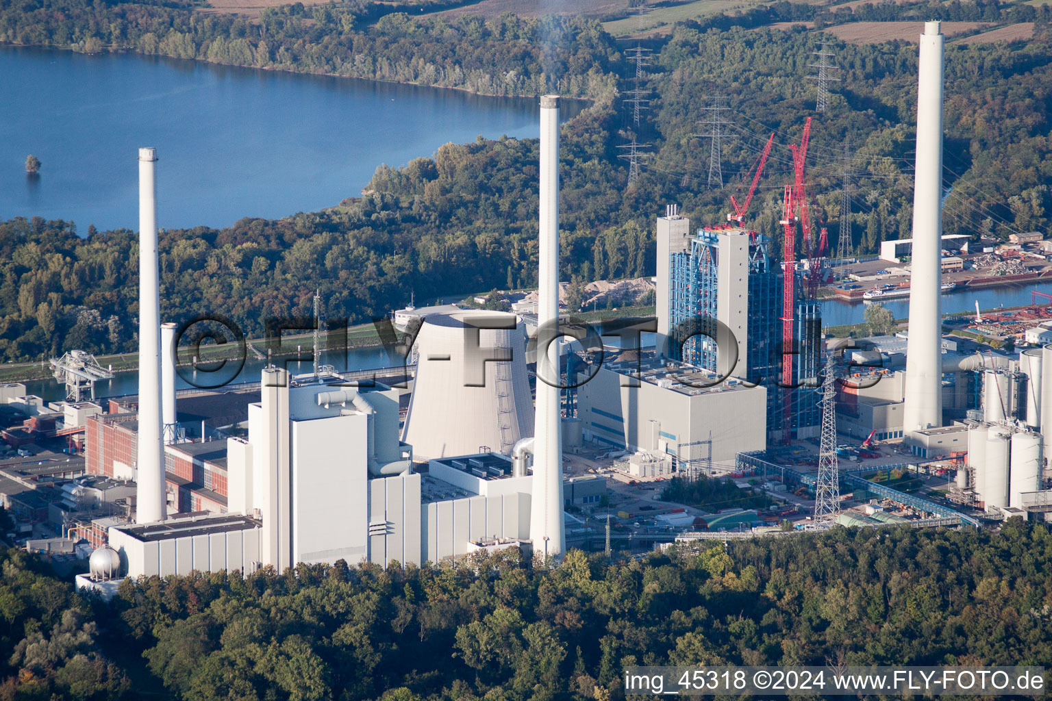 Vue oblique de ENBW à le quartier Rheinhafen in Karlsruhe dans le département Bade-Wurtemberg, Allemagne