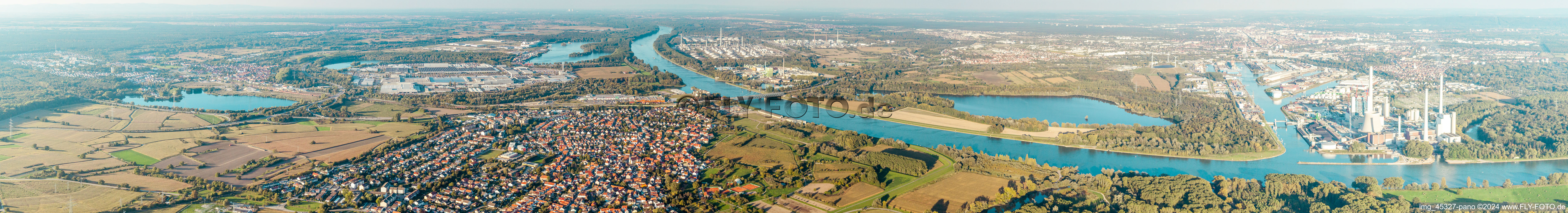 Vue aérienne de Perspective panoramique de la rivière - structure du pont sur le Rhin à le quartier Maximiliansau in Wörth am Rhein dans le département Rhénanie-Palatinat, Allemagne