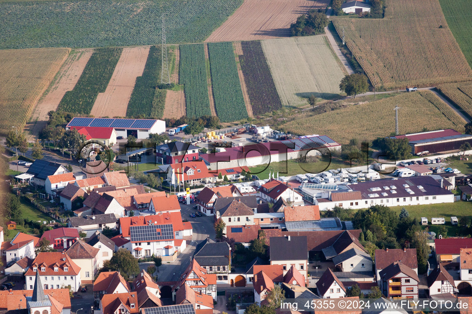 Vue d'oiseau de Minfeld dans le département Rhénanie-Palatinat, Allemagne