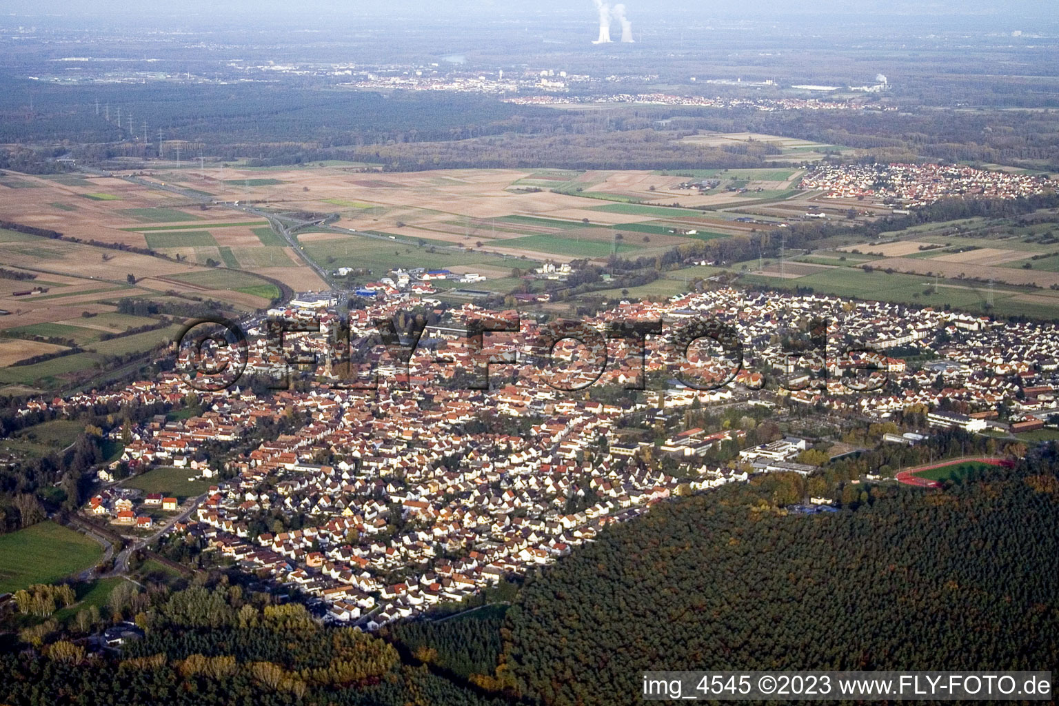 Vue aérienne de Du sud-ouest à Rülzheim dans le département Rhénanie-Palatinat, Allemagne