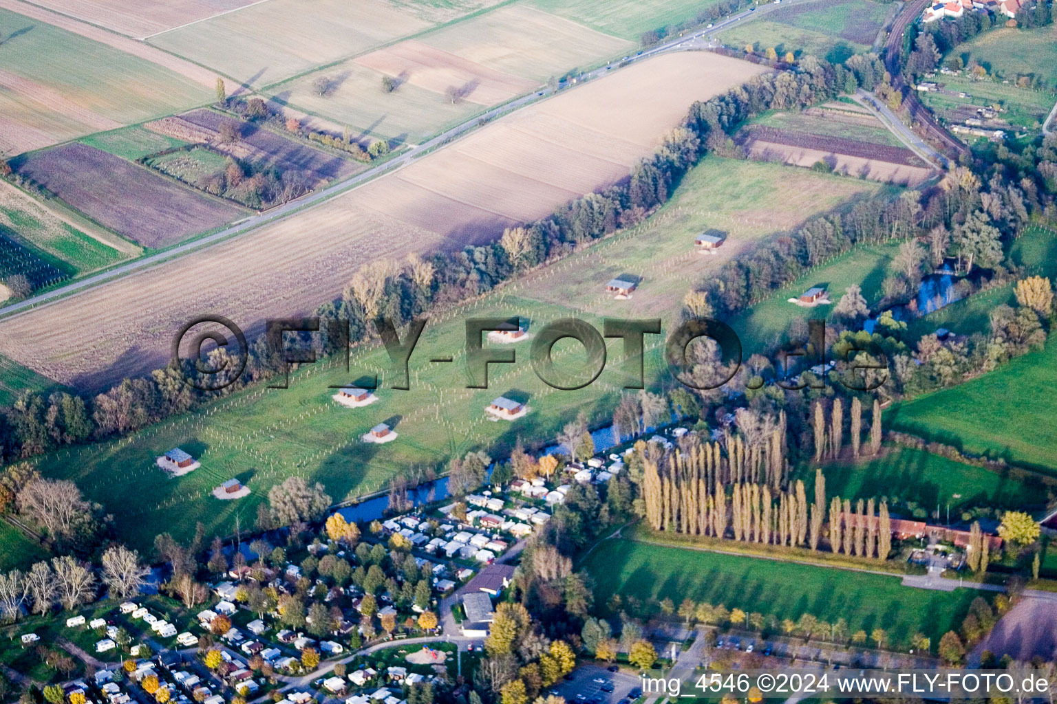 Vue oblique de Ferme d'autruches de Mhou à Rülzheim dans le département Rhénanie-Palatinat, Allemagne