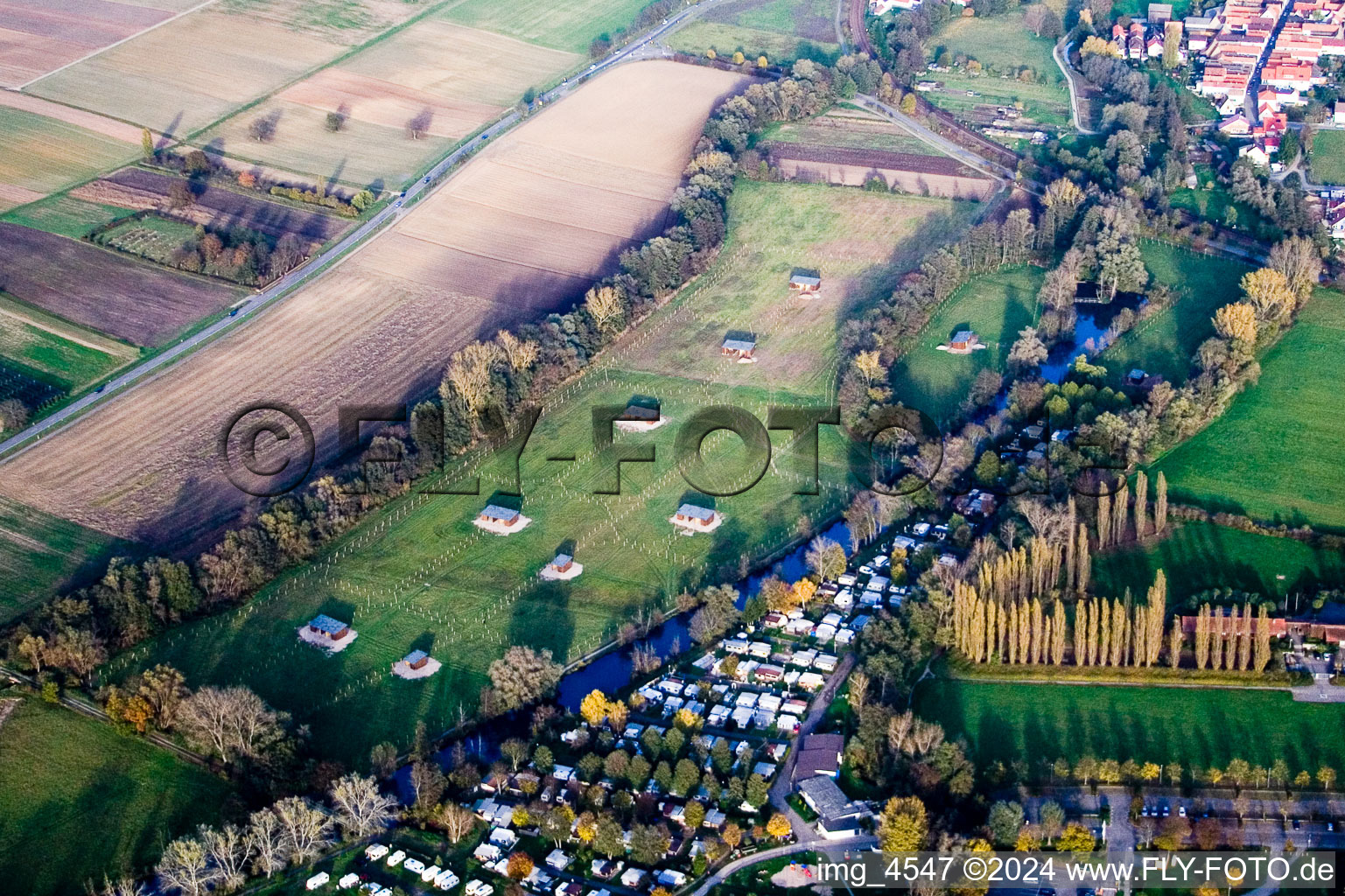 Ferme d'autruches de Mhou à Rülzheim dans le département Rhénanie-Palatinat, Allemagne d'en haut