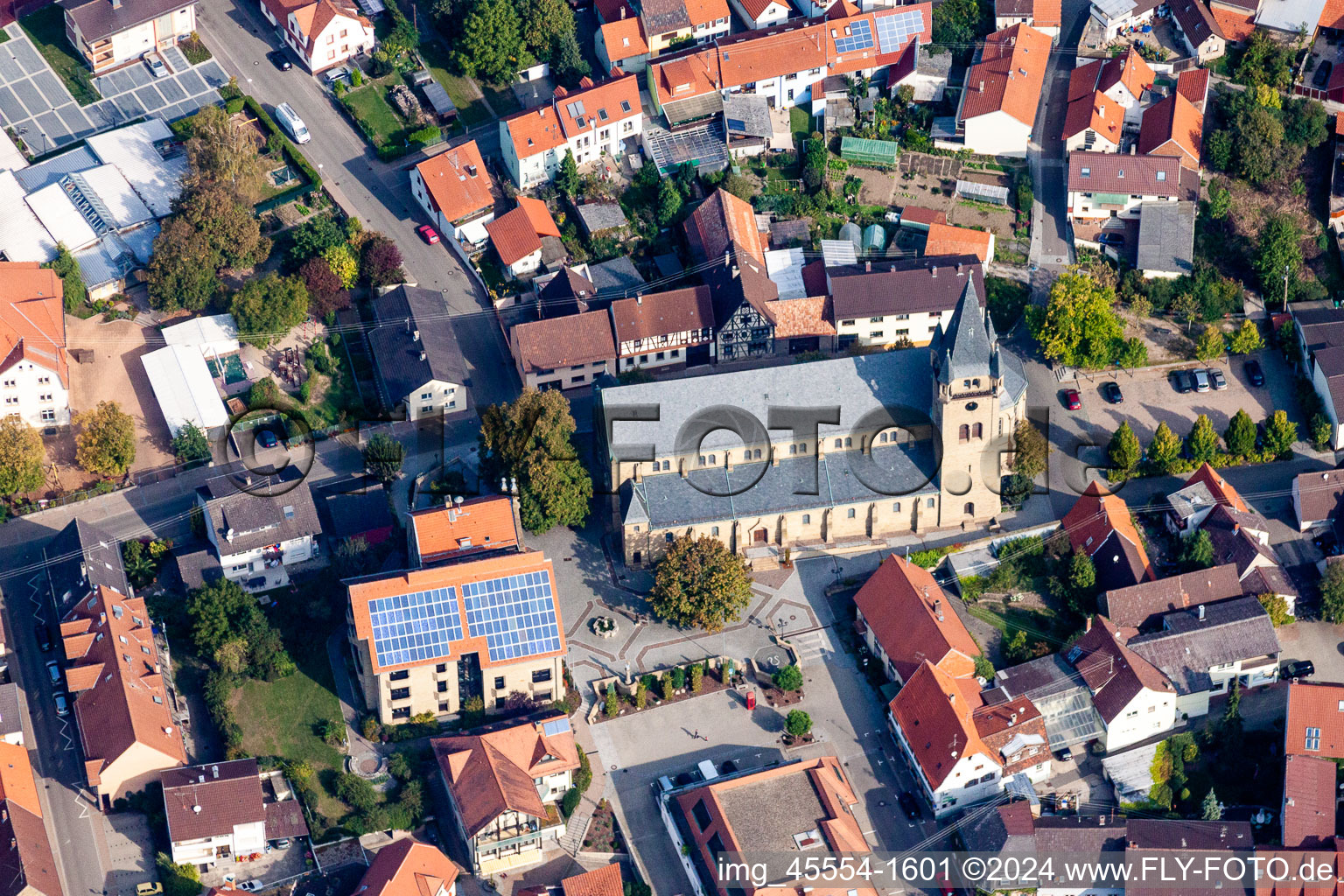 Photographie aérienne de Bâtiment d'église dans le centre historique du centre-ville à Östringen dans le département Bade-Wurtemberg, Allemagne