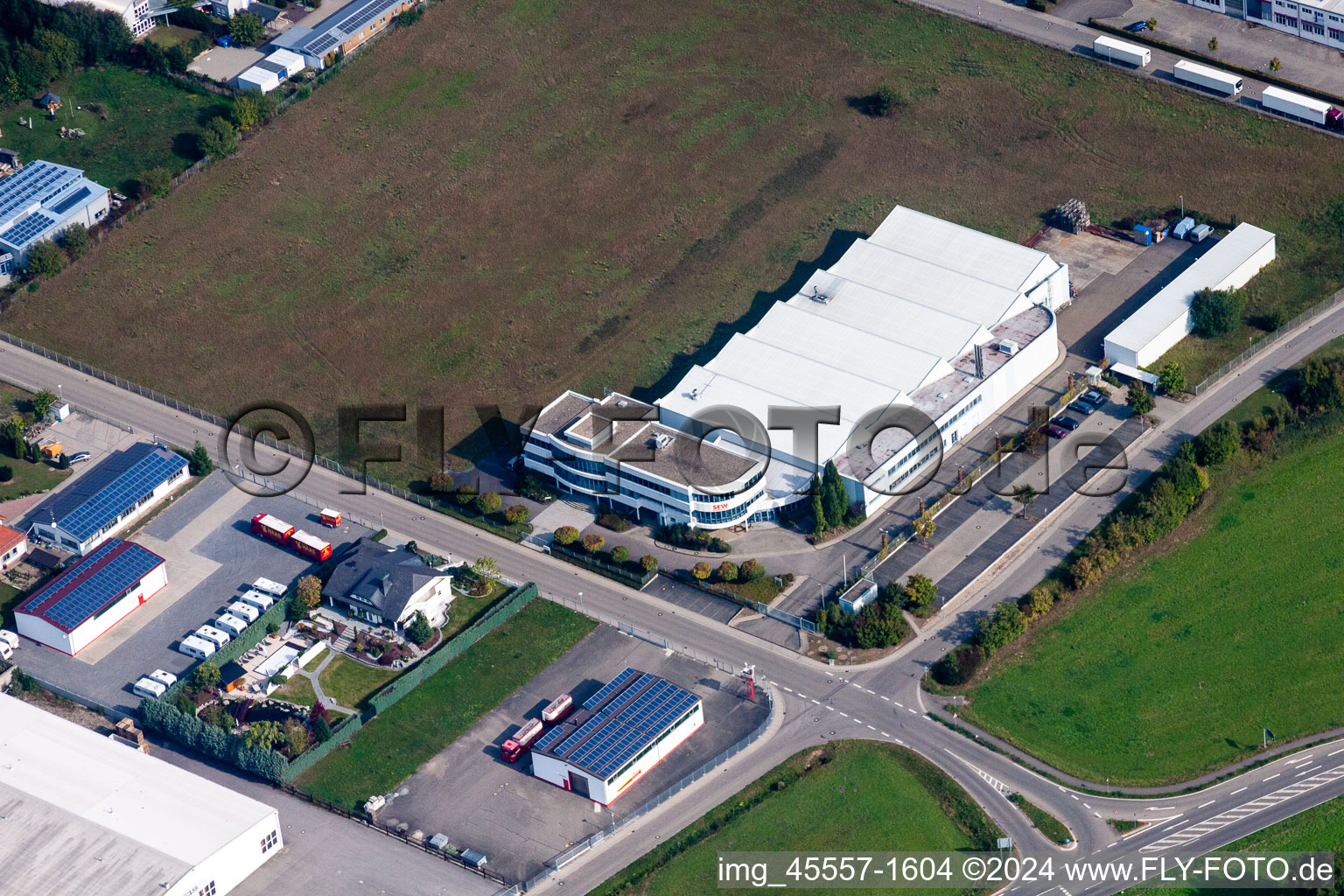 Vue aérienne de Site de l'usine SEW-EURODRIVE Östringen GmbH à Östringen dans le département Bade-Wurtemberg, Allemagne