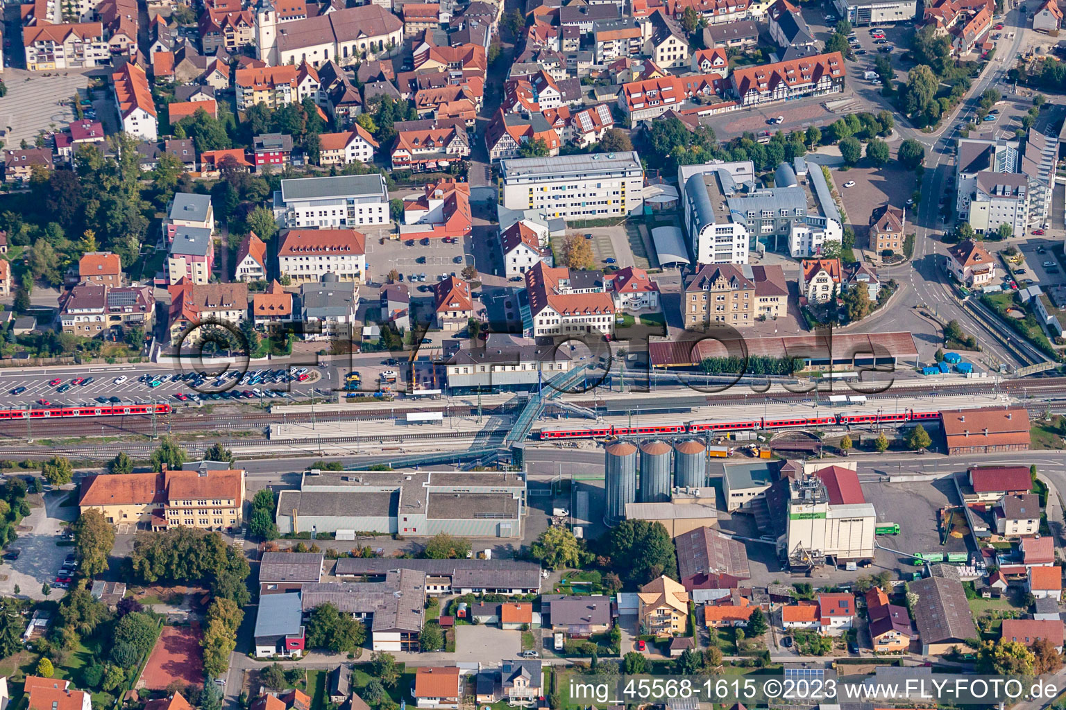 Vue aérienne de Nouvelle gare à Sinsheim dans le département Bade-Wurtemberg, Allemagne