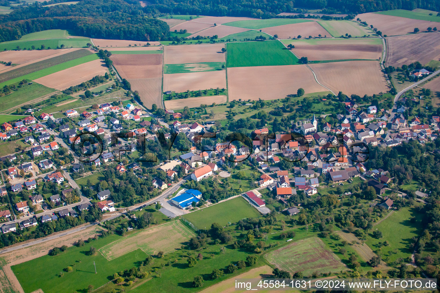 Vue aérienne de Salle polyvalente à le quartier Adersbach in Sinsheim dans le département Bade-Wurtemberg, Allemagne