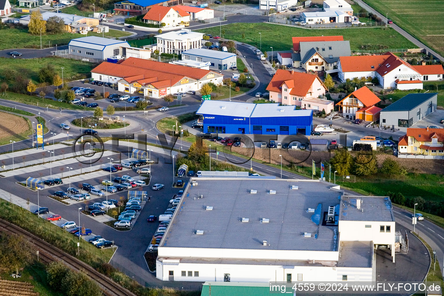 Vue aérienne de Nordring, Peugeot Autohaus Vert à Rülzheim dans le département Rhénanie-Palatinat, Allemagne