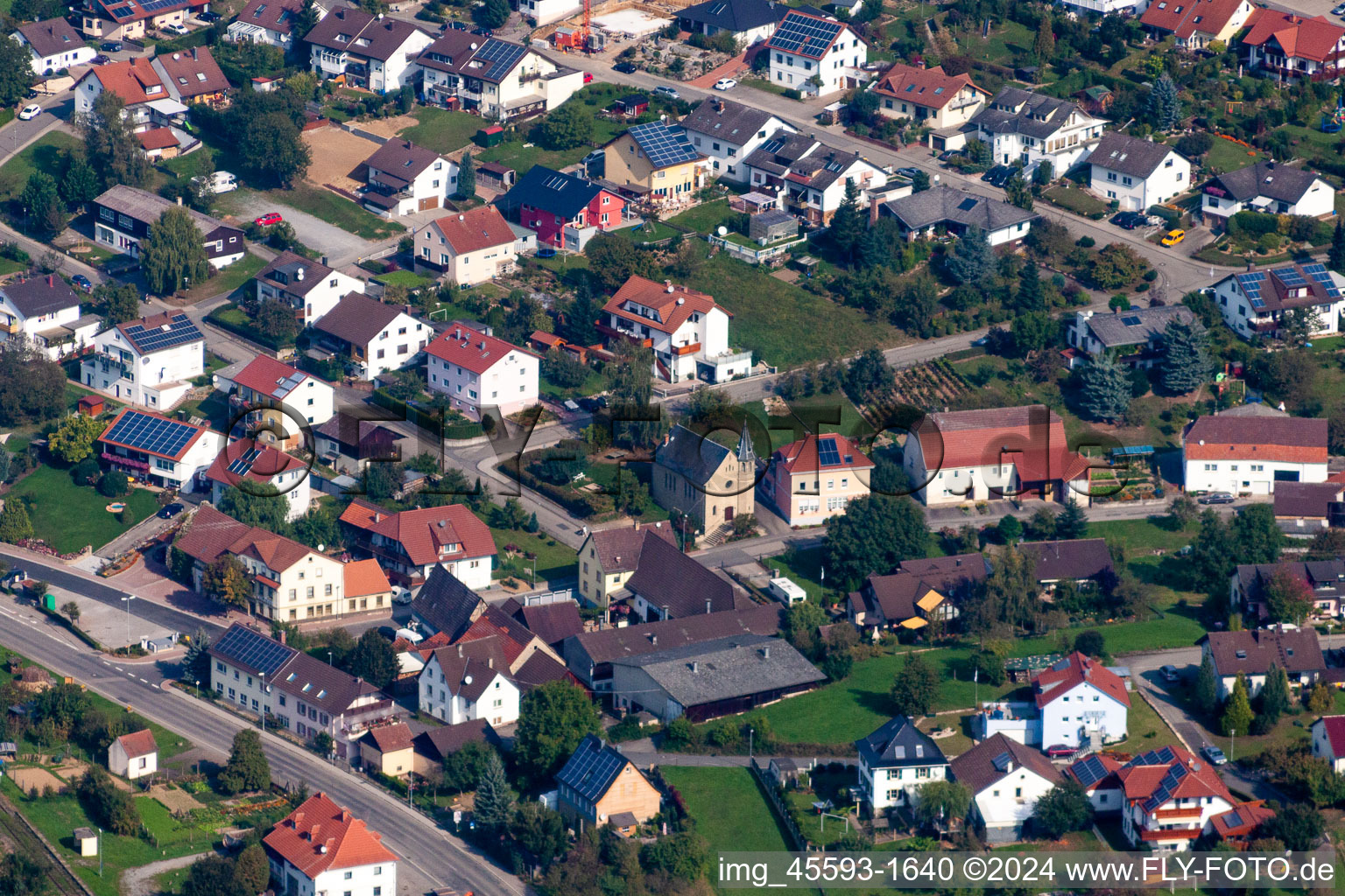 Vue aérienne de Zone d'habitation dans le quartier Untergimpern de Neckarbischofsheim à le quartier Hasselbach in Sinsheim dans le département Bade-Wurtemberg, Allemagne