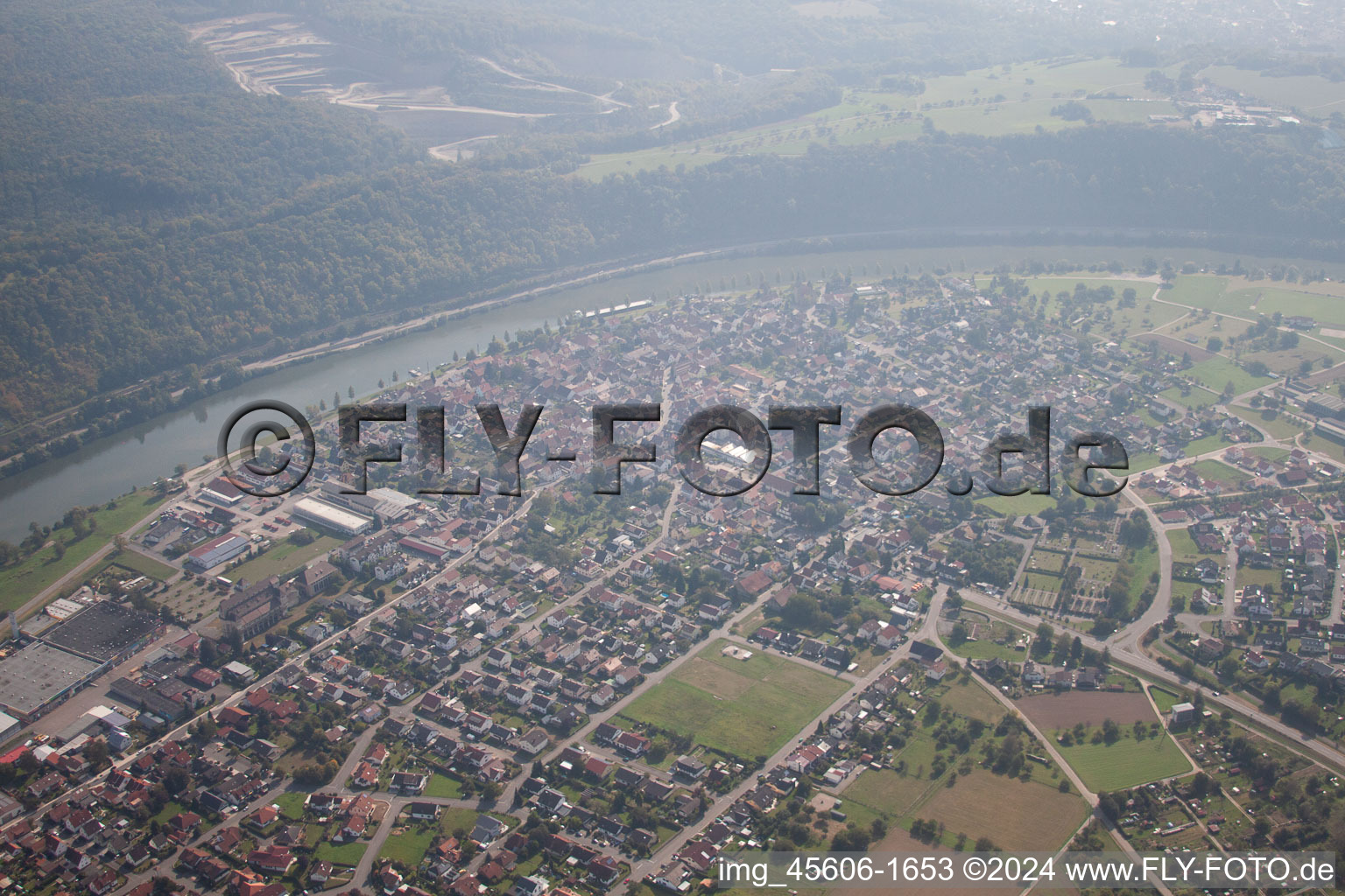 Photographie aérienne de Haßmersheim dans le département Bade-Wurtemberg, Allemagne