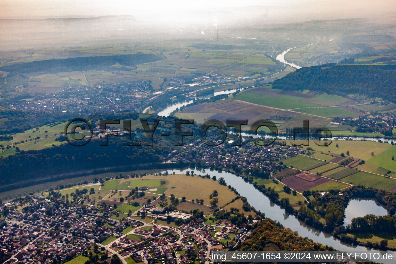 Vue aérienne de Bottingen, Gundelsheim, boucle du Neckar à Haßmersheim dans le département Bade-Wurtemberg, Allemagne