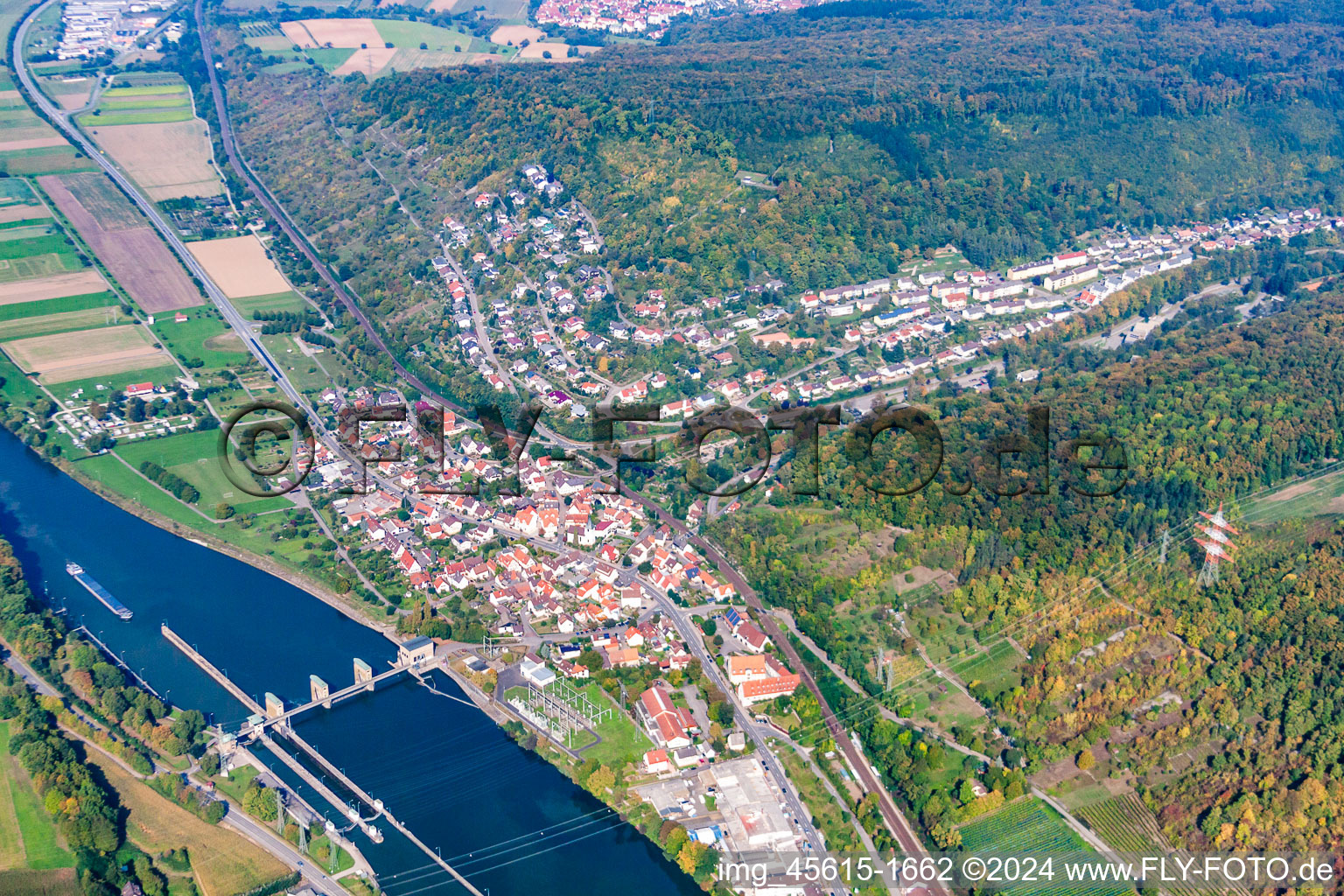 Neckarzimmern dans le département Bade-Wurtemberg, Allemagne hors des airs