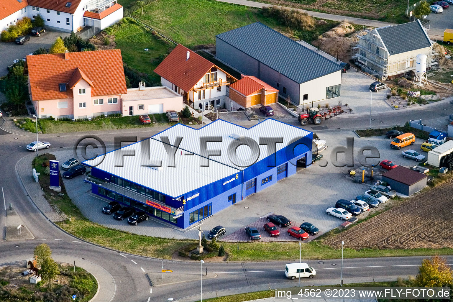 Vue oblique de Nordring, Peugeot Autohaus Vert à Rülzheim dans le département Rhénanie-Palatinat, Allemagne
