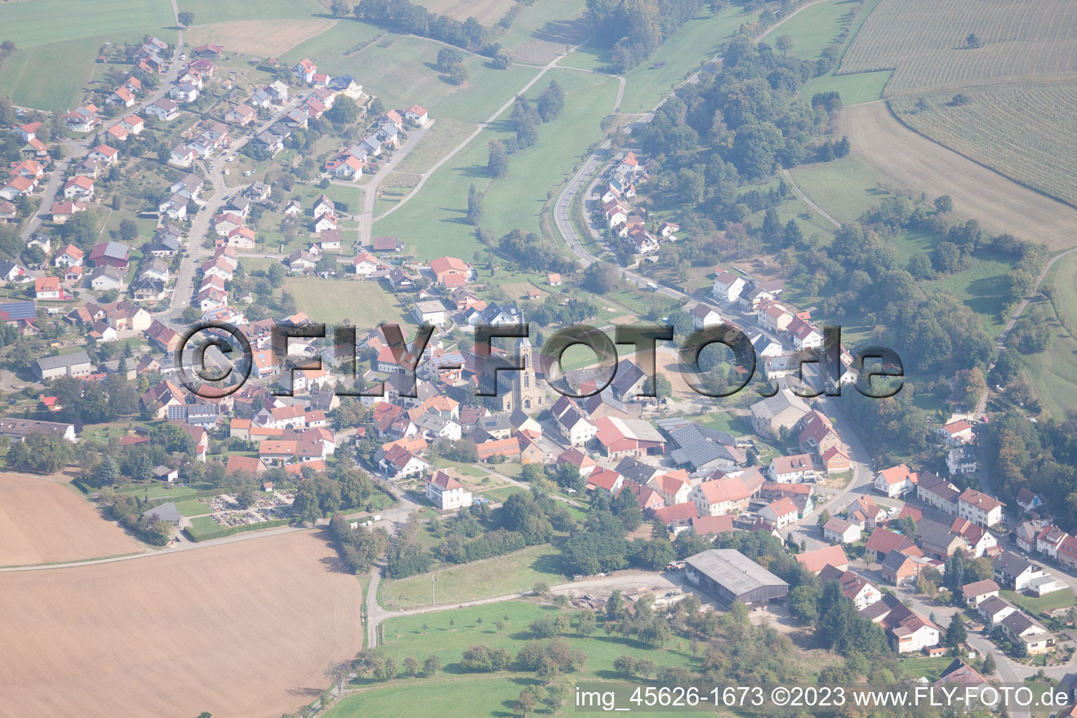 Vue aérienne de Maison pas chère Waldmühlbach à Waldmühlbach dans le département Bade-Wurtemberg, Allemagne
