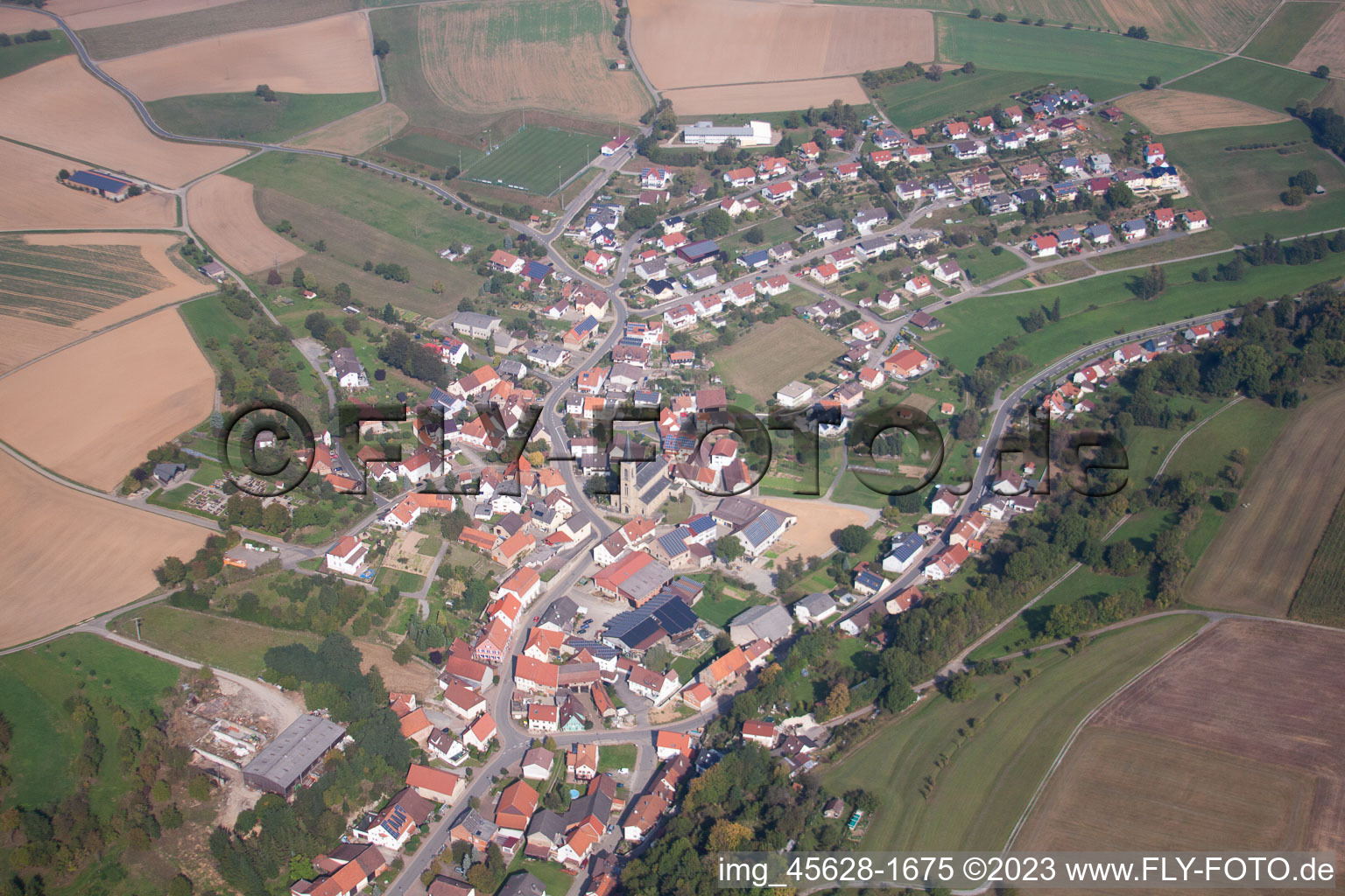 Vue aérienne de Maison pas chère Waldmühlbach à Waldmühlbach dans le département Bade-Wurtemberg, Allemagne