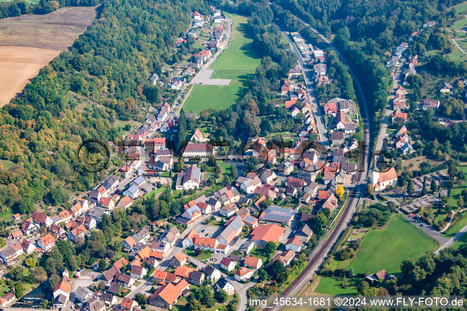 Vue aérienne de Du sud-ouest à le quartier Sennfeld in Adelsheim dans le département Bade-Wurtemberg, Allemagne