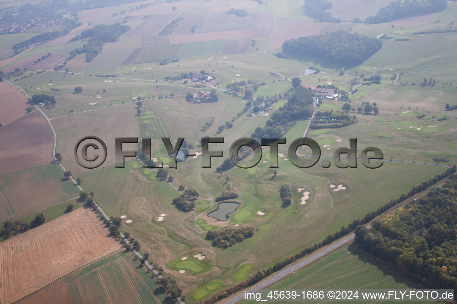 Vue aérienne de Site du parcours de golf Kaiserhöhe dans le quartier de Merchingen à Ravenstein dans le département Bade-Wurtemberg, Allemagne