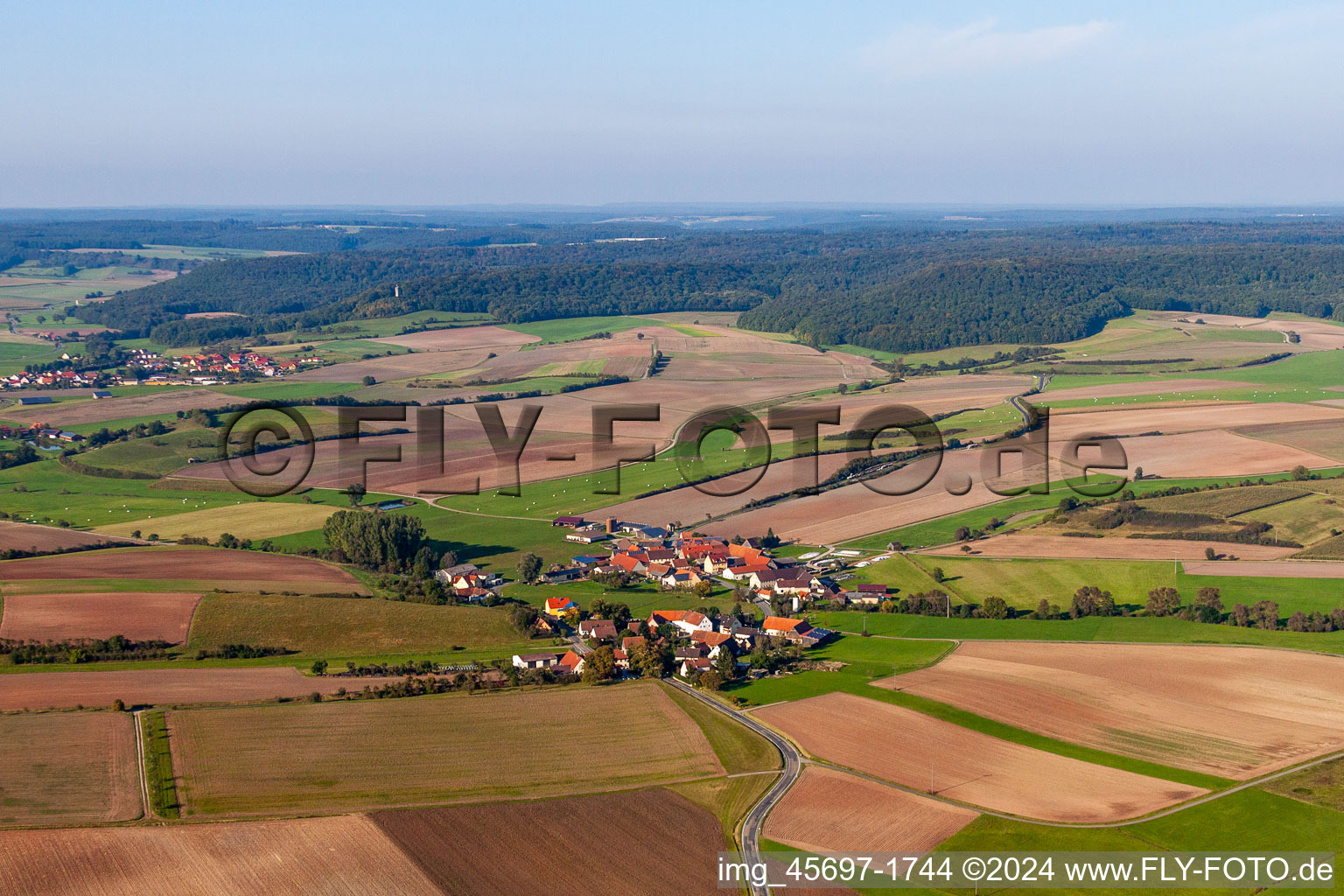 Vue aérienne de Vue sur le village à le quartier Burgambach in Scheinfeld dans le département Bavière, Allemagne