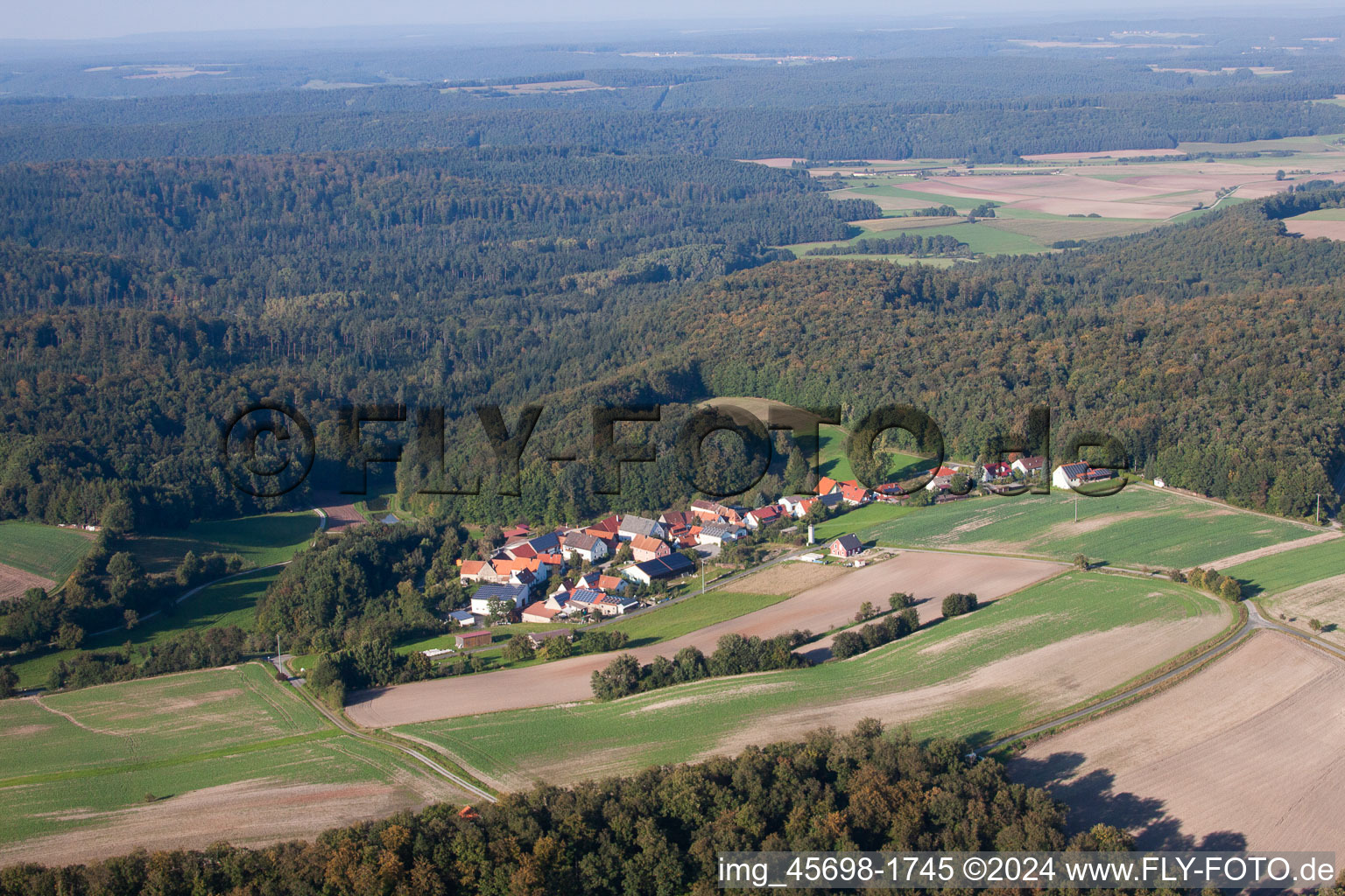 Vue aérienne de Zeisenbronn dans le département Bavière, Allemagne