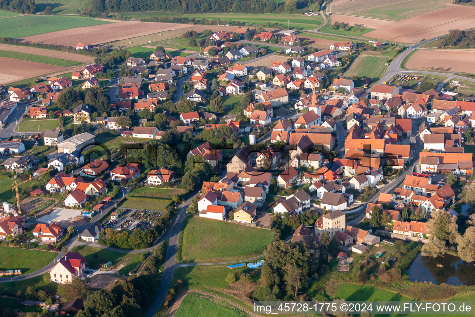 Vue aérienne de Quartier Herrnsdorf in Frensdorf dans le département Bavière, Allemagne