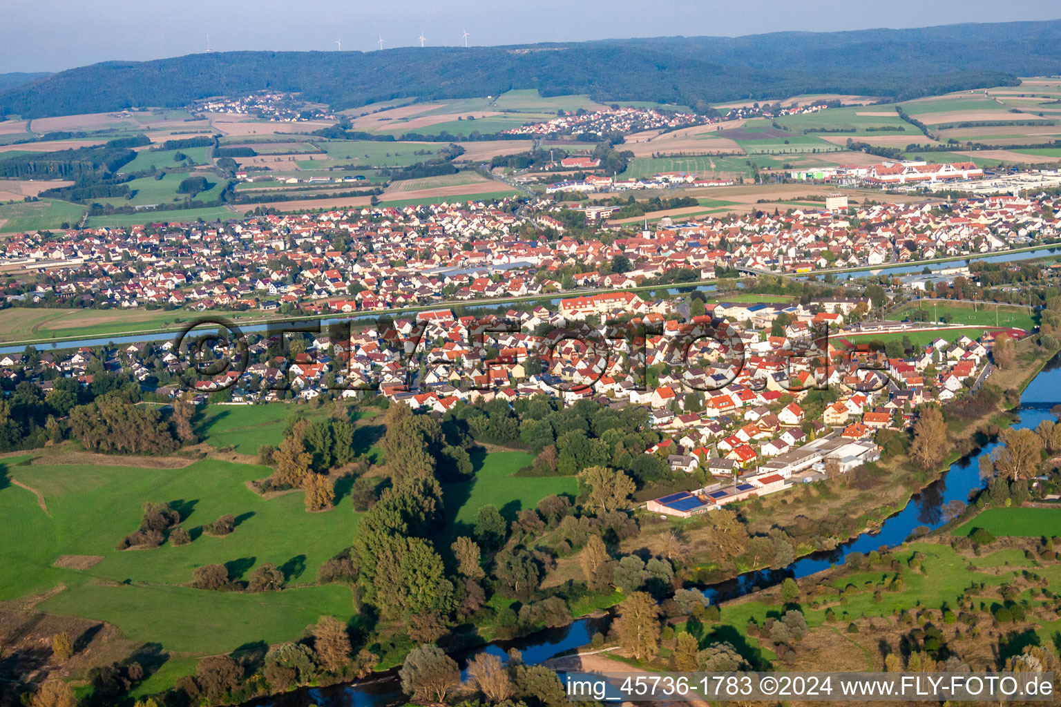 Vue aérienne de Hirschaid dans le département Bavière, Allemagne