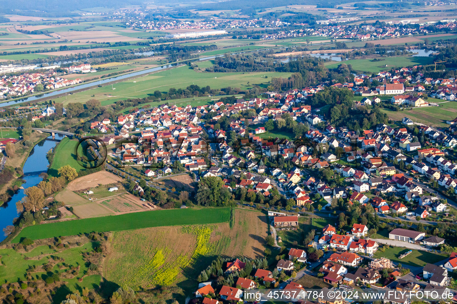 Vue aérienne de Quartier Sassanfahrt in Hirschaid dans le département Bavière, Allemagne