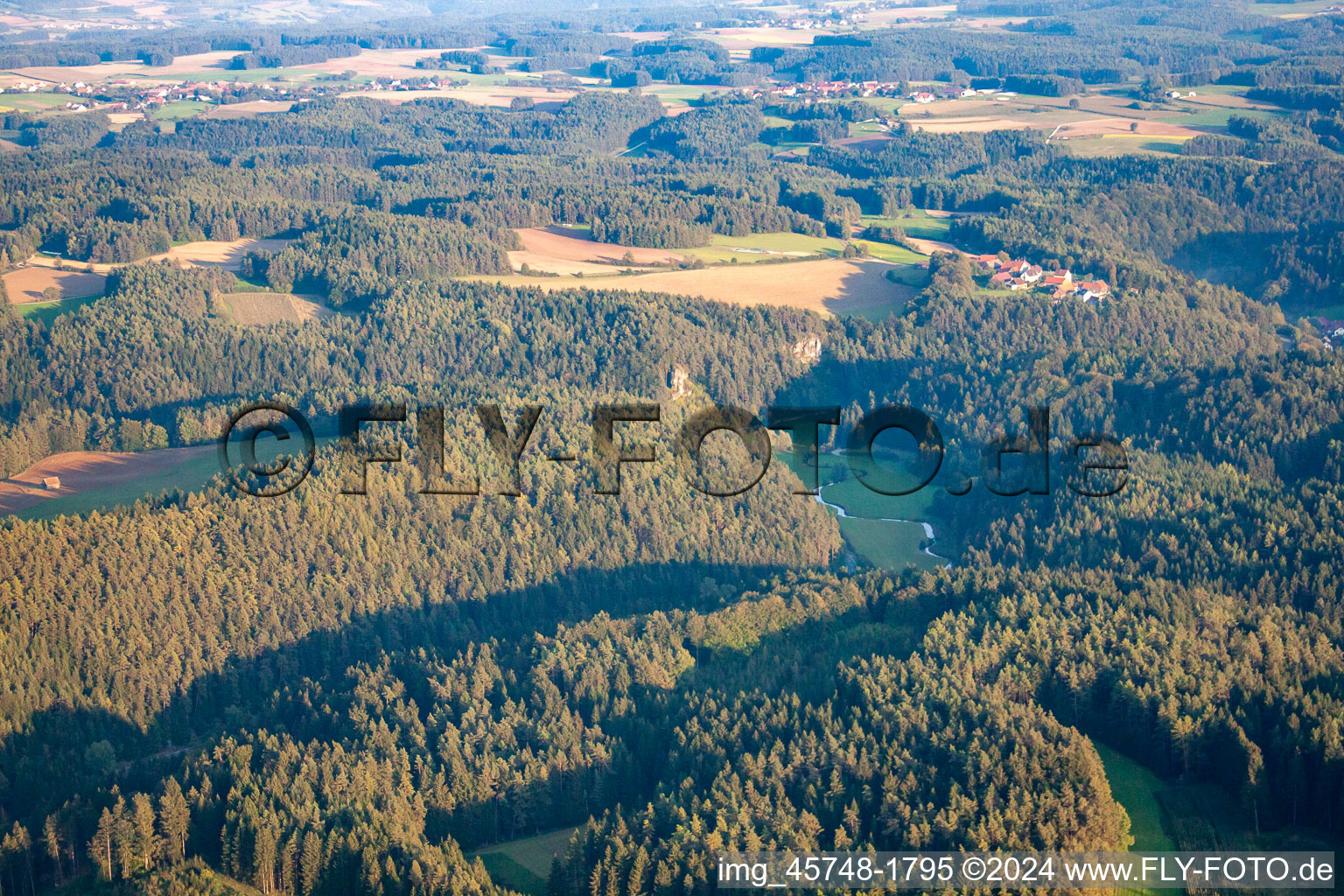 Vue aérienne de Aufseßtal à Aufseß dans le département Bavière, Allemagne