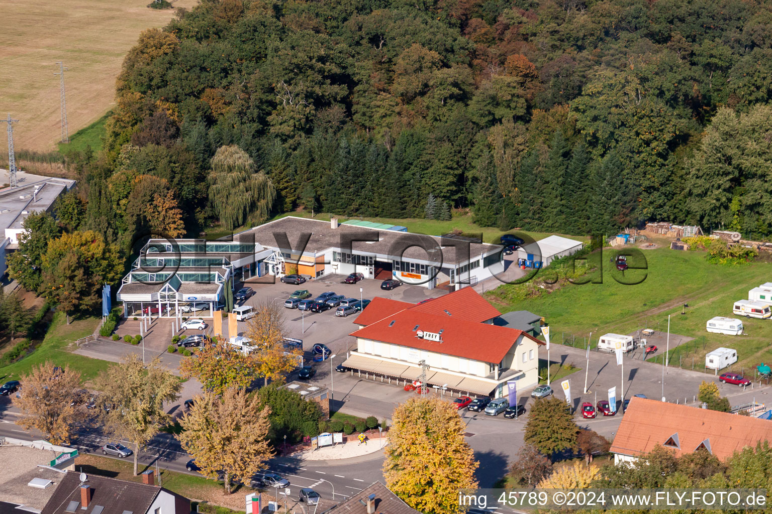 Vue aérienne de Sport Frey et concession Ford Bolender à Kandel dans le département Rhénanie-Palatinat, Allemagne