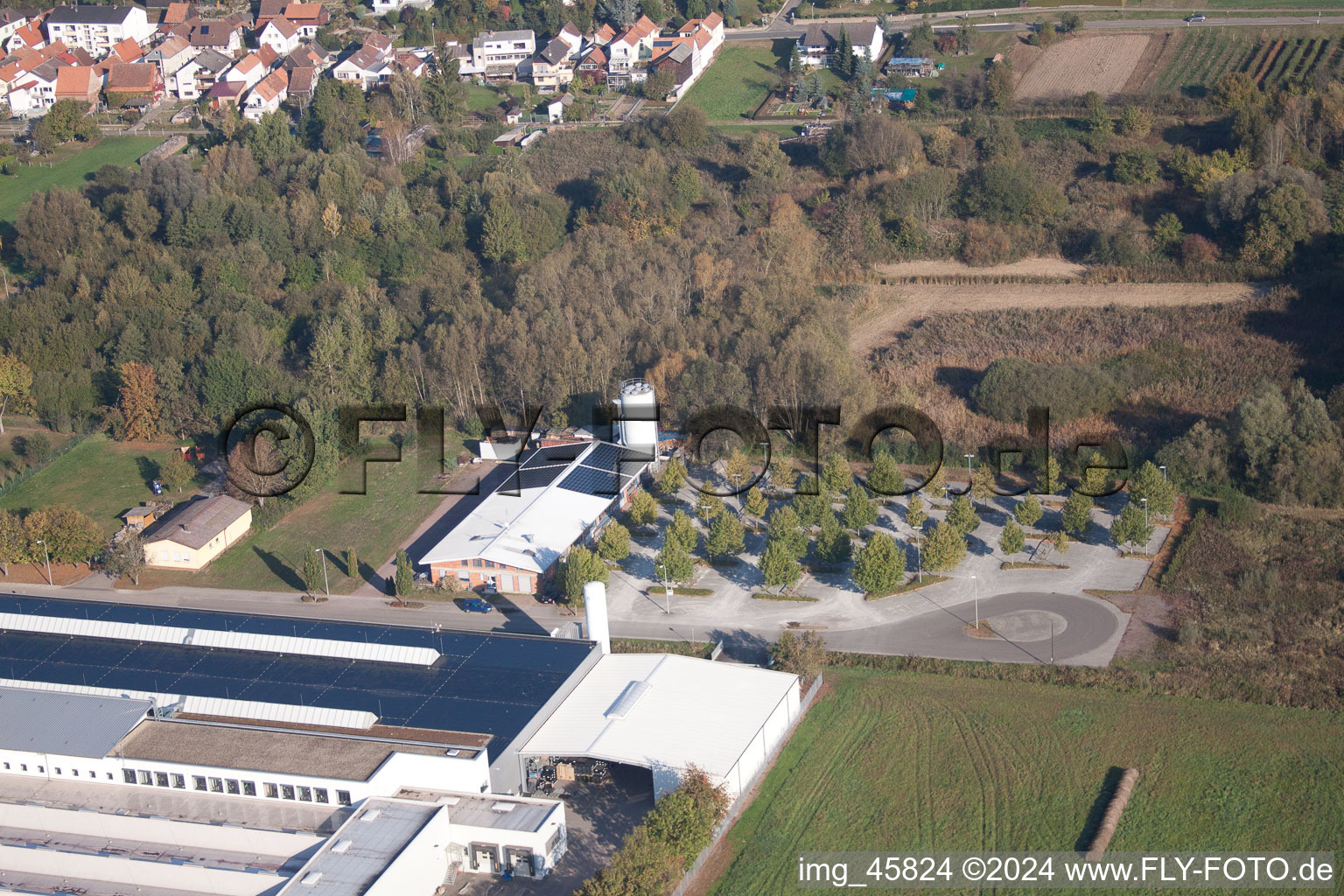 Quartier Schaidt in Wörth am Rhein dans le département Rhénanie-Palatinat, Allemagne du point de vue du drone