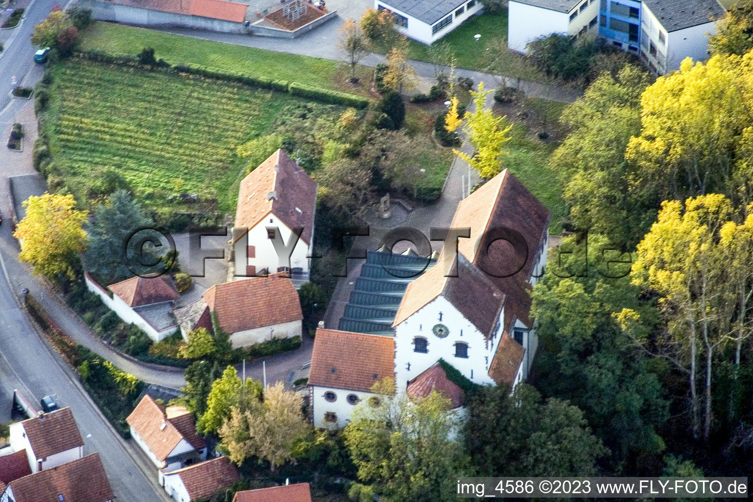 Photographie aérienne de Heiligenberg, église à Hördt dans le département Rhénanie-Palatinat, Allemagne