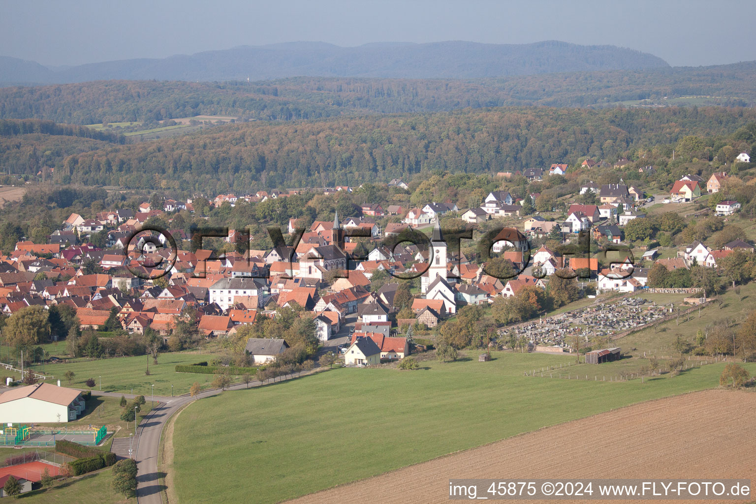 Mitschdorf dans le département Bas Rhin, France du point de vue du drone