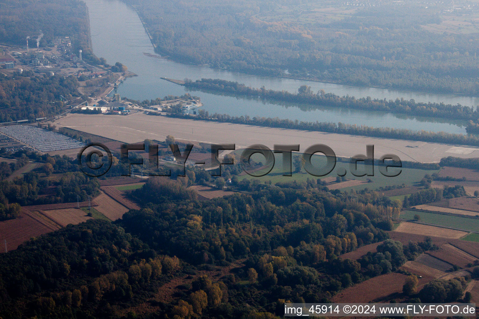 Port à Lauterbourg dans le département Bas Rhin, France vue d'en haut