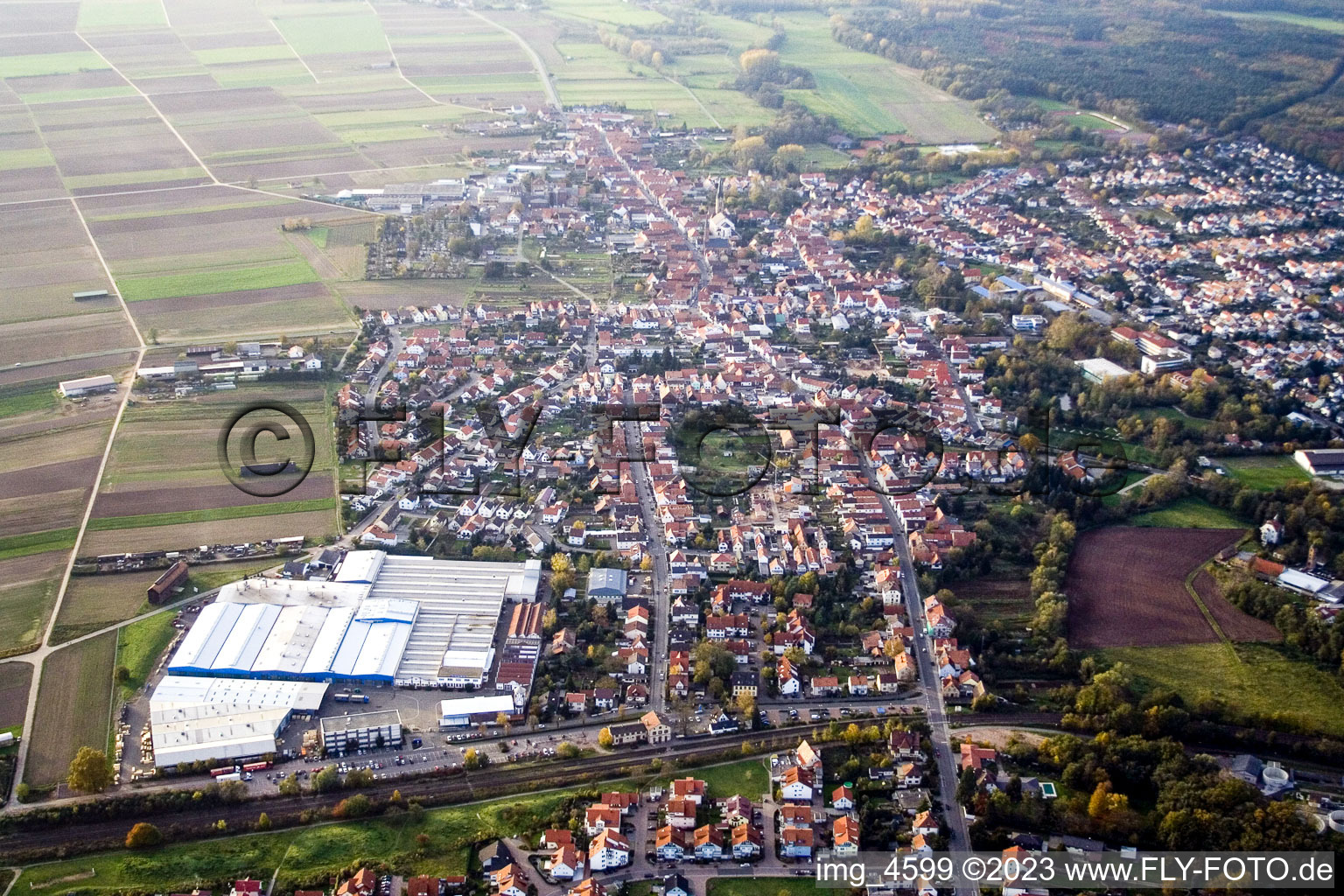 Vue aérienne de De l'est à Bellheim dans le département Rhénanie-Palatinat, Allemagne