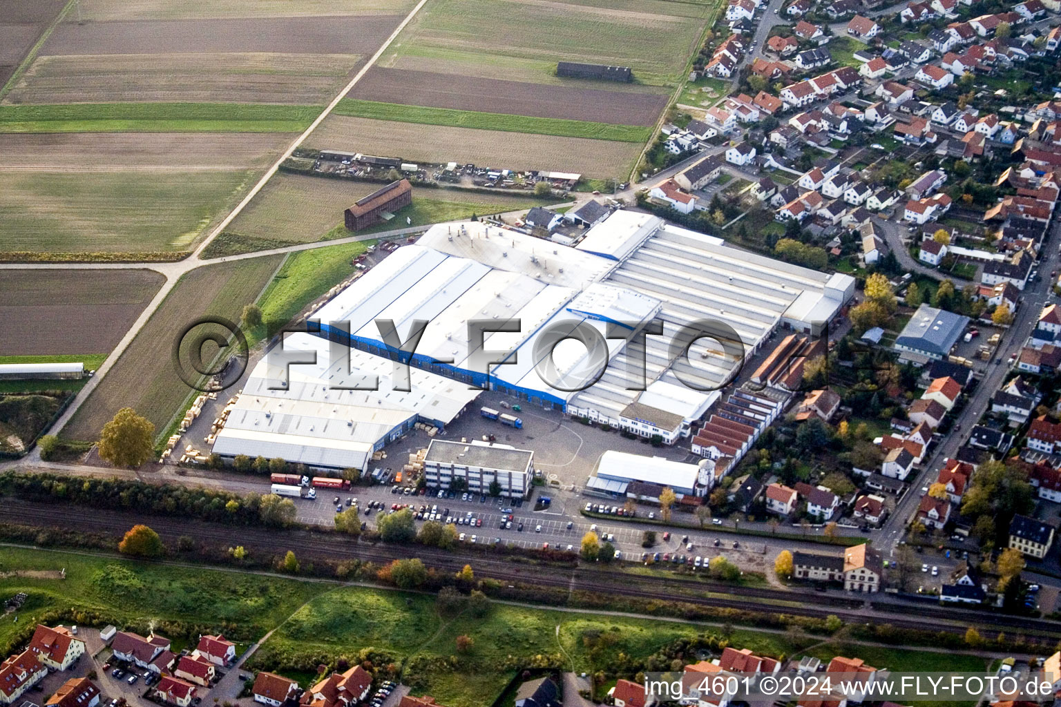 Vue aérienne de Site de l'usine Kardex Remstar Production Deutschland GmbH sur la Kardex-Platz dans le quartier de Sondernheim à Bellheim dans le département Rhénanie-Palatinat, Allemagne