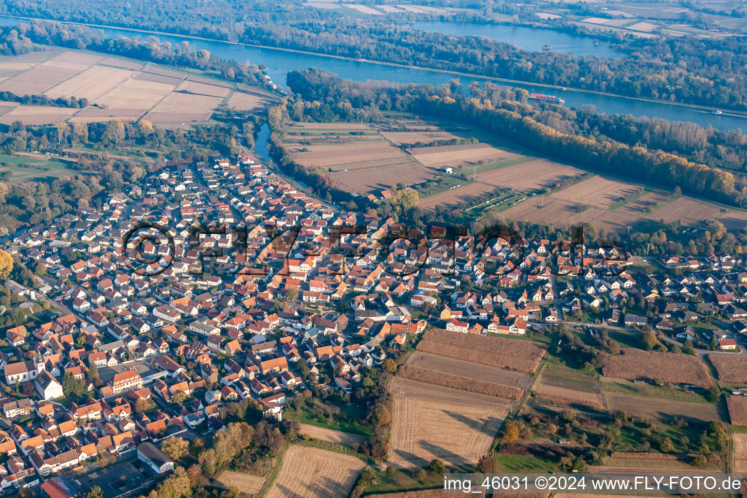 Quartier Neuburg in Neuburg am Rhein dans le département Rhénanie-Palatinat, Allemagne depuis l'avion