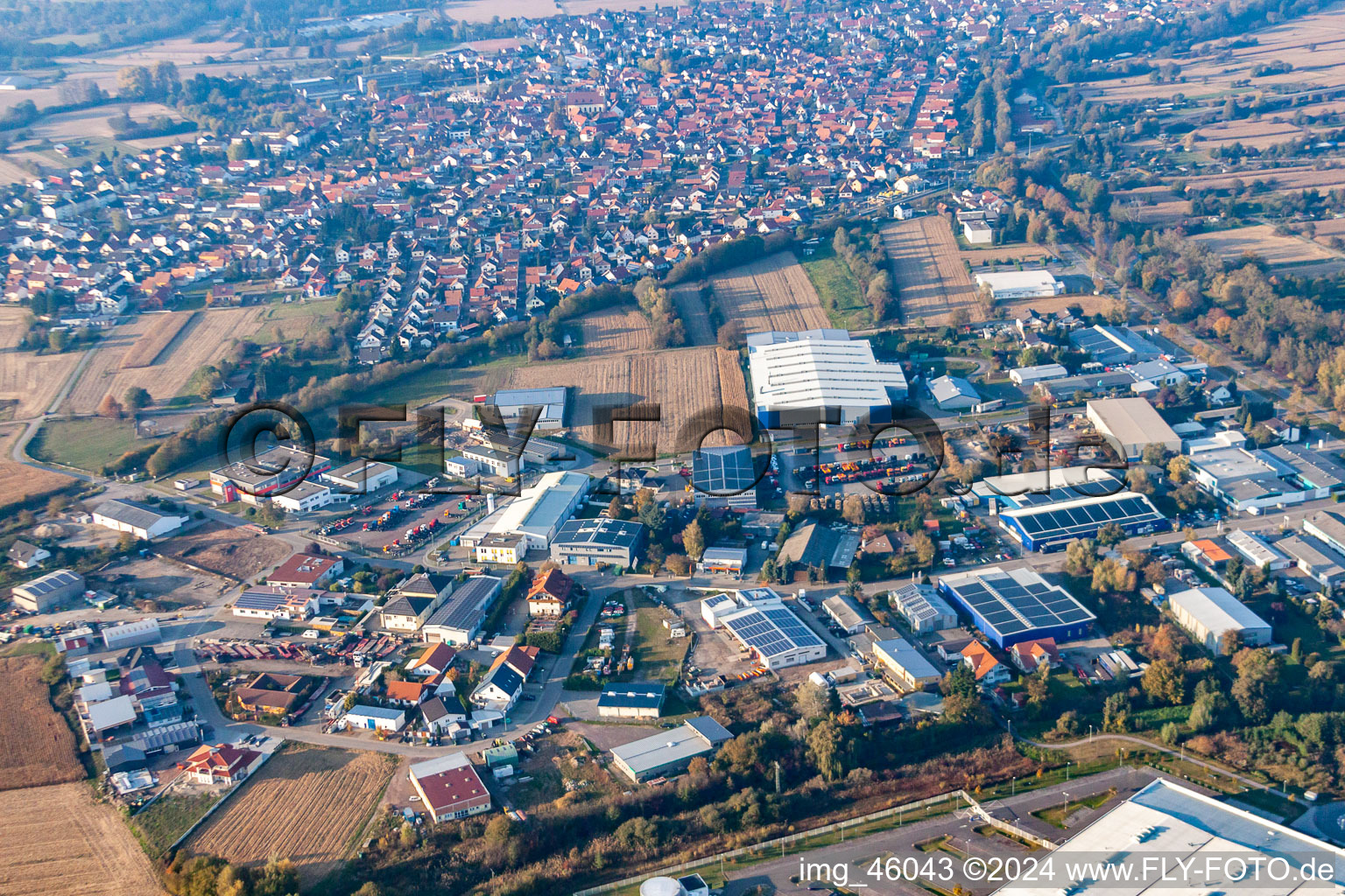 Zone industrielle à Hagenbach dans le département Rhénanie-Palatinat, Allemagne d'en haut
