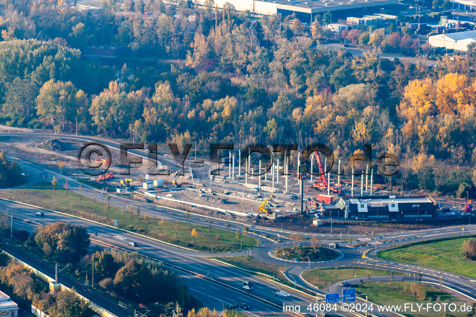 Vue aérienne de Chantier du nouveau complexe immobilier du centre commercial Maximilien-Centre dans le quartier Maximilien-Centre à le quartier Maximiliansau in Wörth am Rhein dans le département Rhénanie-Palatinat, Allemagne